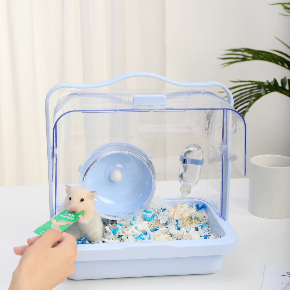 Clear and durable travel cage for small animals with ventilation openings